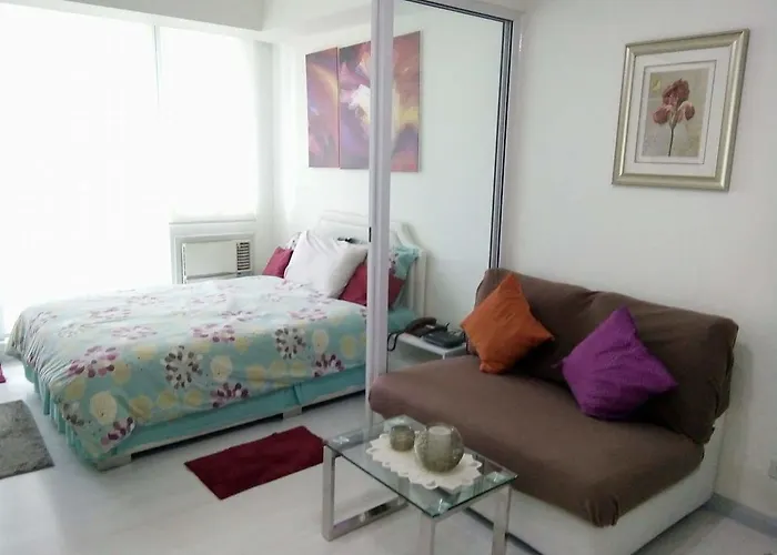 Azure Paris Hilton Beach Club Hotel Manille